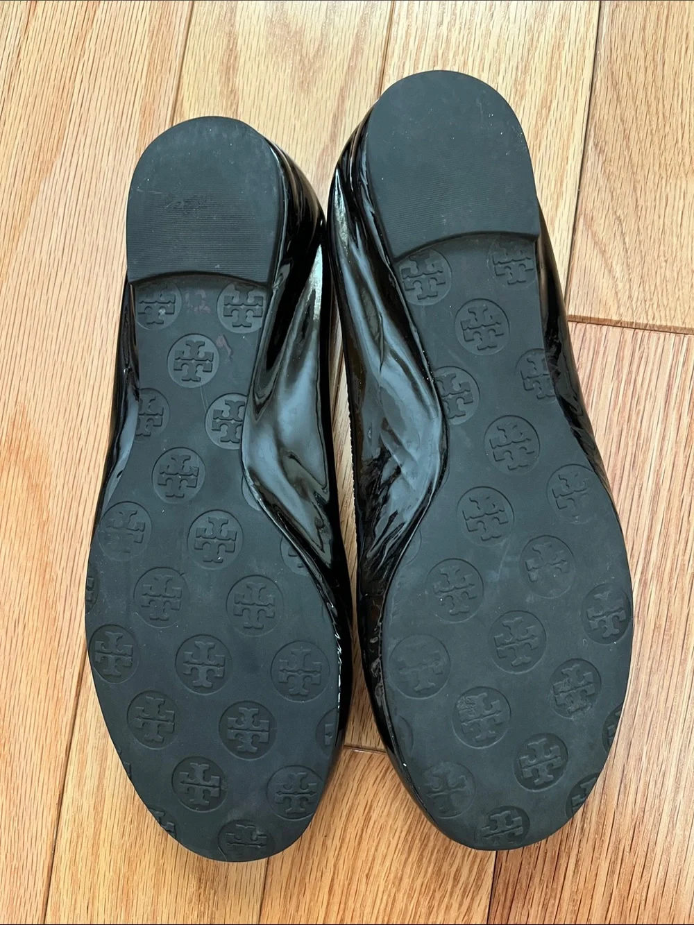 Tory Burch black patent leather Reva ballet flats 🥿